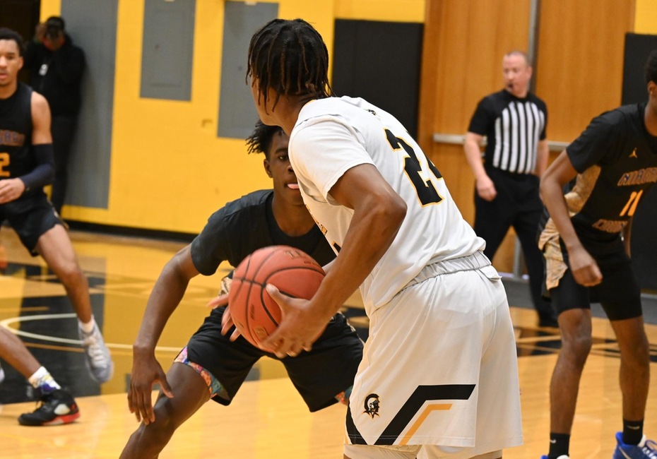 Tribunes lose at home to the Thunderwolves, 62-72