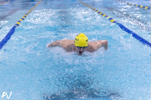 Swim and Dive Competes at GCC WNYAC Meet