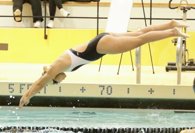 Three Divers Qualify For Nationals, Tribunes Fall to Roberts Wesleyan